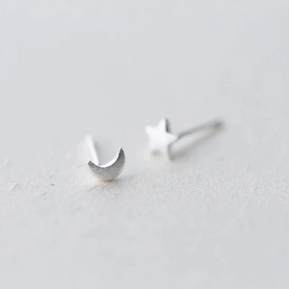 NEW!💙💎STAR⭐️MOON🌙STUDS!💎💙SILVER PLATED! CUTE! - Picture 4 of 8